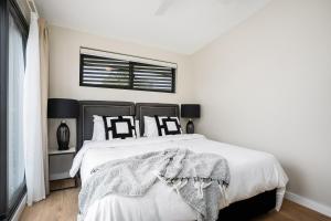 Ένα ή περισσότερα κρεβάτια σε δωμάτιο στο Spacious Penthouse Fabulous Harbour & Ocean Views
