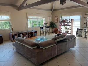 Imagen de la galería de Villa T6 en Ardèche avec Piscine et Animaux Acceptés - FR-1-382-220, en Saint Alban Auriolles