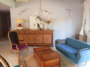 Imagen de la galería de Villa T6 en Ardèche avec Piscine et Animaux Acceptés - FR-1-382-220, en Saint Alban Auriolles