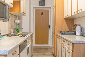 Kuchyň nebo kuchyňský kout v ubytování Convenient Shared Apartment - near Danube & Millenium Tower
