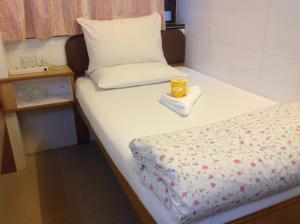 Ένα ή περισσότερα κρεβάτια σε δωμάτιο στο New World Guest House 新世界賓館