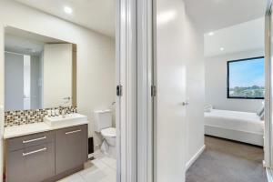 Katil atau katil-katil dalam bilik di Cozy & Convenient Bundoora Apt withparking