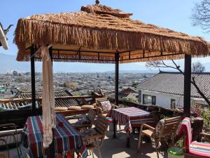 Lijiang Ancient Town Taohua Island Viewing Station陽台或露臺