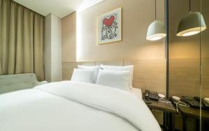 Postel nebo postele na pokoji v ubytování Incheon Browndot Hotel Nonhyeon Soraepogu
