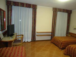 Voodi või voodid majutusasutuse Hotel Paris toas