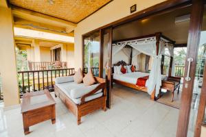 Postel nebo postele na pokoji v ubytování Sri Aksata Ubud Resort
