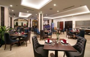 a dining room with tables and chairs and sidx sidx sidx sidx at Halios Hotel Halong in Ha Long