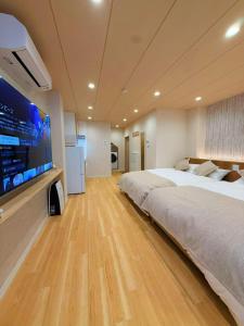 Ένα ή περισσότερα κρεβάτια σε δωμάτιο στο M house asakusa kaminarimon tokyo