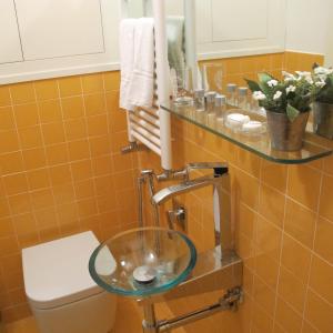 A bathroom at B&B al 19