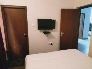 Μια τηλεόραση ή/και κέντρο ψυχαγωγίας στο Villa Bella Hotels