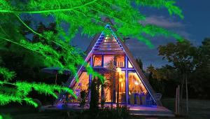 Afbeelding uit fotogalerij van DREAM house by the sea & Jacuzzi in Epanomi