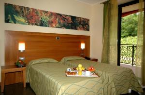 Postel nebo postele na pokoji v ubytování Hotel Langhe & Monferrato