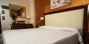 Voodi või voodid majutusasutuse Hotel Flora toas
