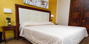 Voodi või voodid majutusasutuse Hotel Flora toas