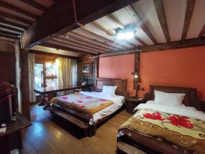 Lijiang Ancient Town Taohua Island Viewing Station房間的床