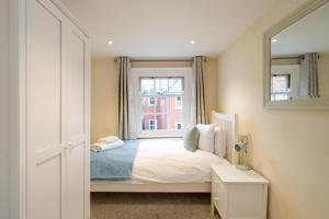 Katil atau katil-katil dalam bilik di Emeny Cottage - Aldeburgh Coastal Cottages