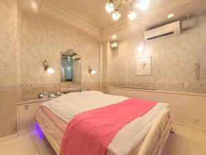 Ένα ή περισσότερα κρεβάτια σε δωμάτιο στο ホテル ニューパレス