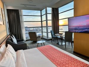 TV a/nebo společenská místnost v ubytování Hotel 7 Suria