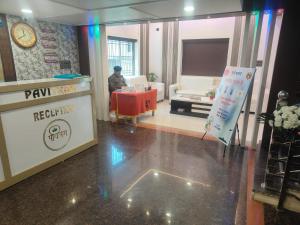 Pavitram Hotel & Banquet的休息区