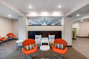 Posezení v ubytování MainStay Suites Spokane Airport