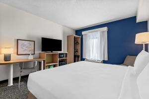 Spark By Hilton Hershey Near The Park的电视和/或娱乐中心