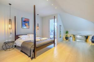 Кровать или кровати в номере Chalet Saunton
