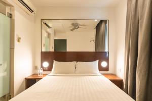 Postel nebo postele na pokoji v ubytování Tune Hotel Georgetown Penang
