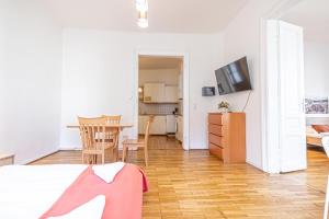 Kuchnia lub aneks kuchenny w obiekcie Simple Apartment near Wiener Stadthalle