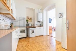 Kuchnia lub aneks kuchenny w obiekcie Simple Apartment near Wiener Stadthalle