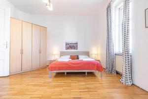 Łóżko lub łóżka w pokoju w obiekcie Simple Apartment near Wiener Stadthalle