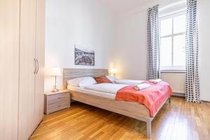 Łóżko lub łóżka w pokoju w obiekcie Simple Apartment near Wiener Stadthalle