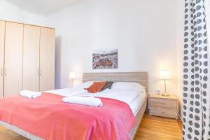 Łóżko lub łóżka w pokoju w obiekcie Simple Apartment near Wiener Stadthalle