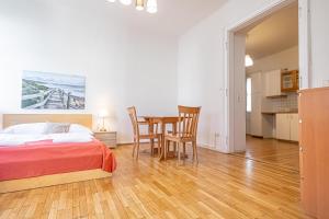 Łóżko lub łóżka w pokoju w obiekcie Simple Apartment near Wiener Stadthalle