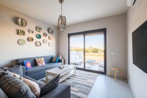 Un lugar para sentarse en Modern 3Bdr Cyan Apt: Prime Spot