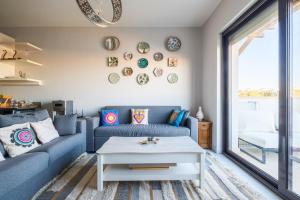 Un lugar para sentarse en Modern 3Bdr Cyan Apt: Prime Spot