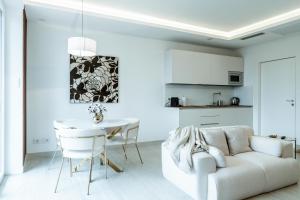 Kuchyň nebo kuchyňský kout v ubytování Ram7 Lux Charmant Apartment Gallarate