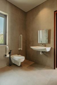 Santorini Sky, Luxury Resort 욕실