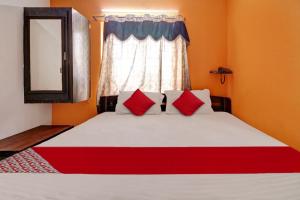Hotel O Sapthagiri客房内的一张或多张床位