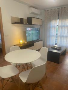 Televízia a/alebo spoločenská miestnosť v ubytovaní Apartamento en Cazorla con vistas espectaculares