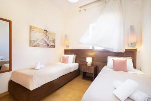 Posteľ alebo postele v izbe v ubytovaní Irini Apartment II