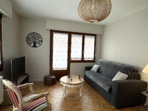 Posezení v ubytování Moderne T2 avec balcon, parking et Wifi, animaux admis - FR-1-555-109
