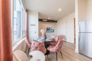 Fotografie z fotogalerie ubytování Rosy Retreat with NYC Views by the train, Free Parking, 3 beds, 20 Percent OFF 7 days v destinaci Newark