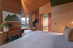 Postel nebo postele na pokoji v ubytování Lykke Hotel & Spa Chamonix - ex Mercure