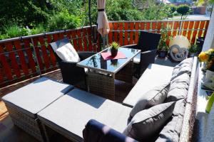 a patio with a couch and a table at Frühstückspension Mayer-Schiller in Bernried