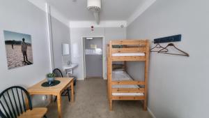 Säng eller sängar i ett rum på Piteå Vandrarhem