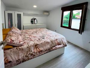 Postel nebo postele na pokoji v ubytování Casa Obregón Cabárceno 3000