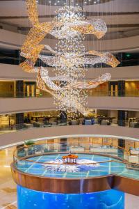 佛山佛山希尔顿酒店-非遗亲子活动 大堂水族馆的相册照片