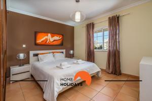 Ένα ή περισσότερα κρεβάτια σε δωμάτιο στο #292 Mar a Vista 33 by Home Holidays