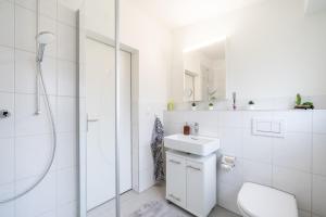 Koupelna v ubytování Swissholiday + 36 fotografií