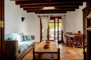 Posezení v ubytování Finca Tomaren + 37 fotografií